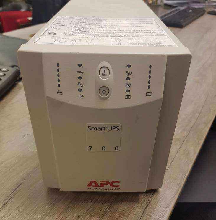 Used APC Smart-UPS 700VA 230V SU700 INET SMART-UPS VT Office Power