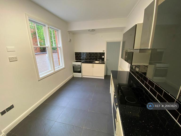 6 bedroom house in Daneshill Road, Leicester, LE3 (6 bed) (#2660825)