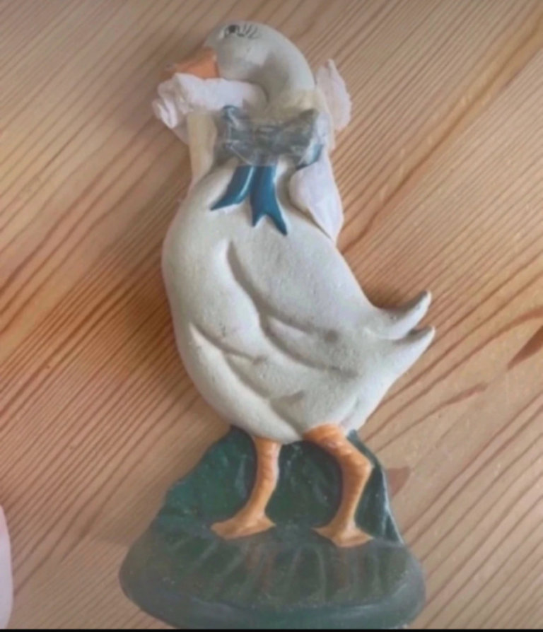 A duck recipe book holder 
