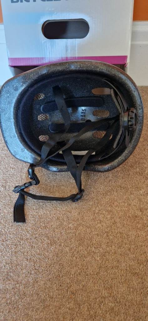 KIDS COYOTE BICYCLE HELMET. BRAND NEW IN BOX. SIZE 48-52CM.