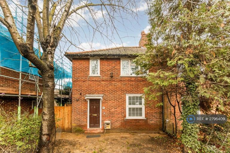 5 bedroom house in Westway, London, W12 (5 bed) (#2796409)