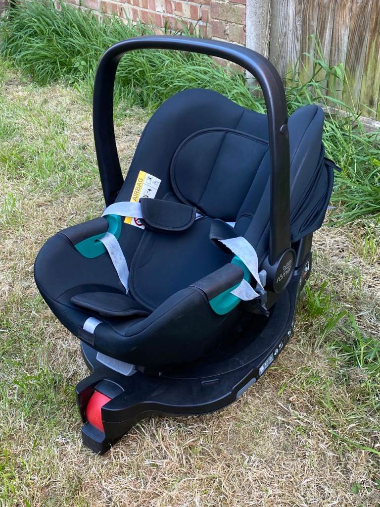 Childs / Baby Car Seat - Britax Romer Baby Safe and Iso-fix base