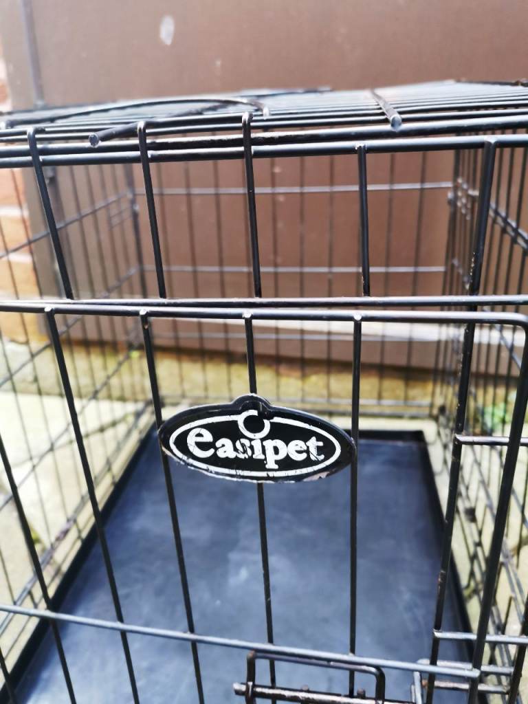 EASIY PET BLACK STEEL DOG CRATE / CAGE FOR SALE (Approximate dimensions   L. 24  W. 18  H. 20 inch)