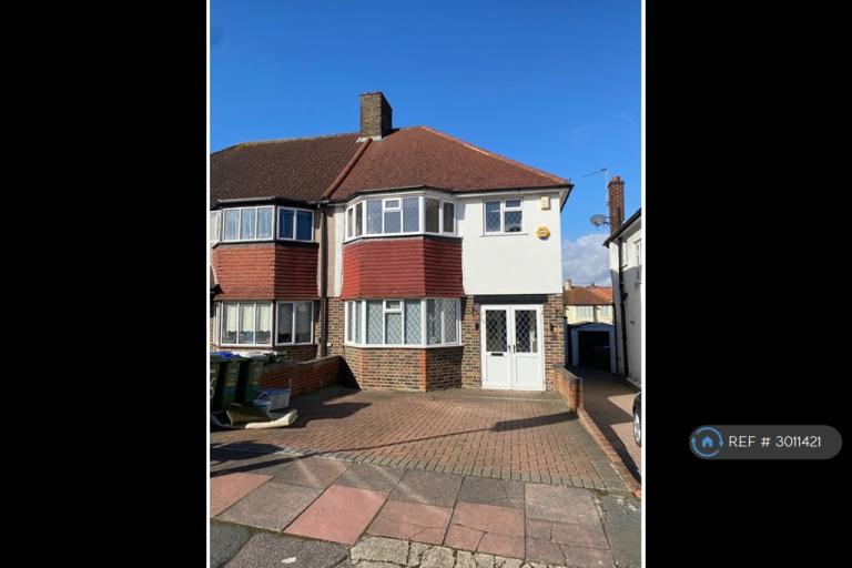 4 bedroom house in County Gate, London, SE9 (4 bed) (#3011421)