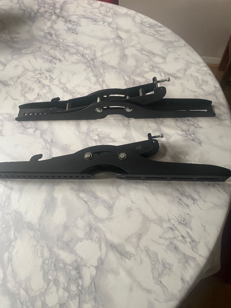 Swivel action tv wall mount