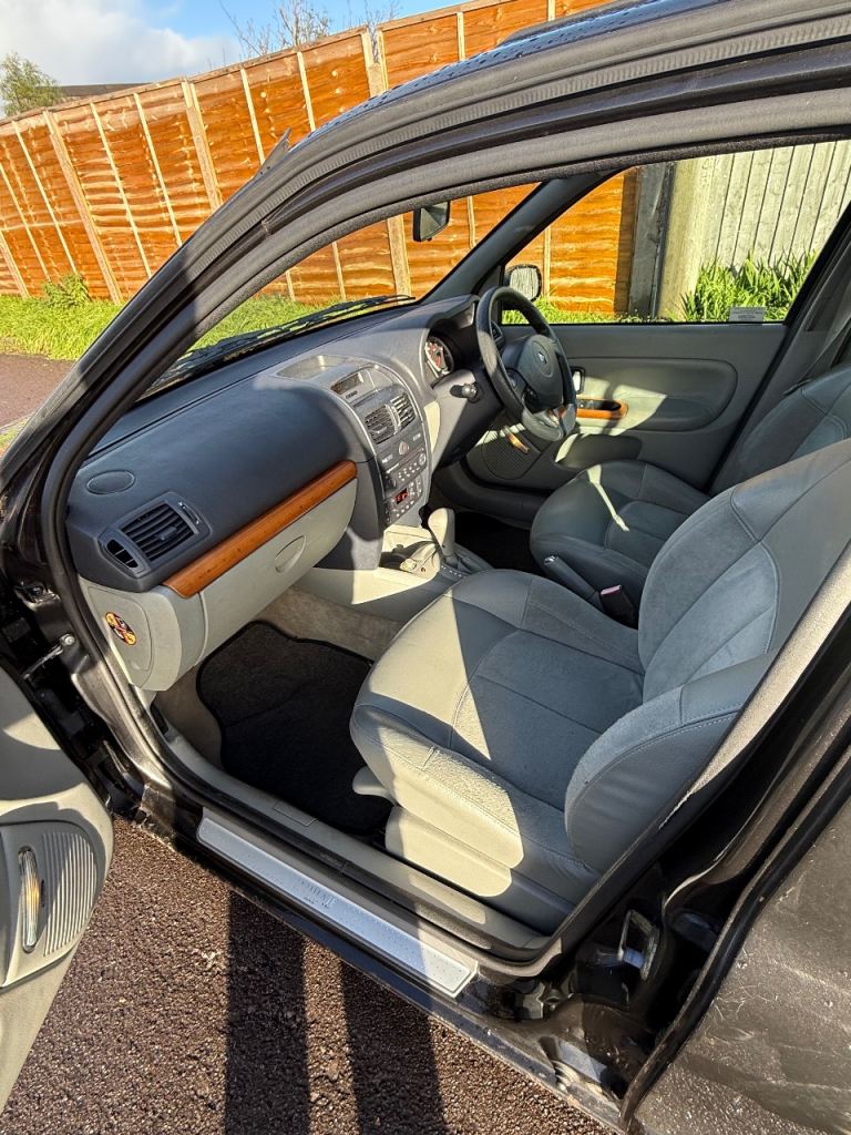 Renault, CLIO, AUTOMATIC 5 door hatch VERY low miles
