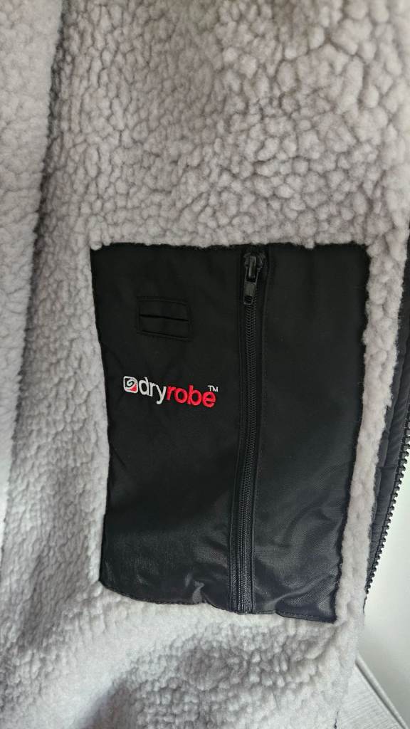 Dry robe mens XL in black. New and never used