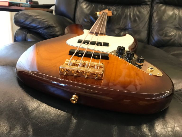 Fender 75th Anniversary Commemorative Jazz Bass Guitar®, Rosewood F/b, 2-Color Bourbon Burst