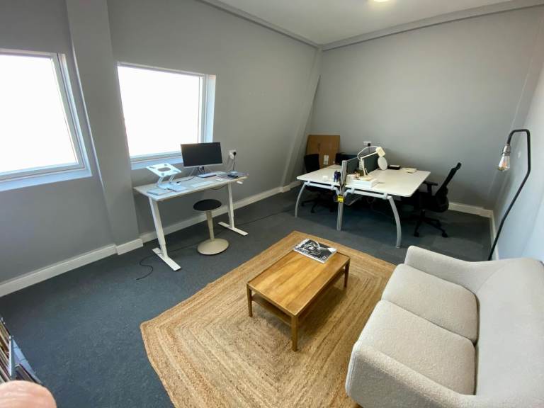 Good sized office/workshop/artist studio available for rent. 