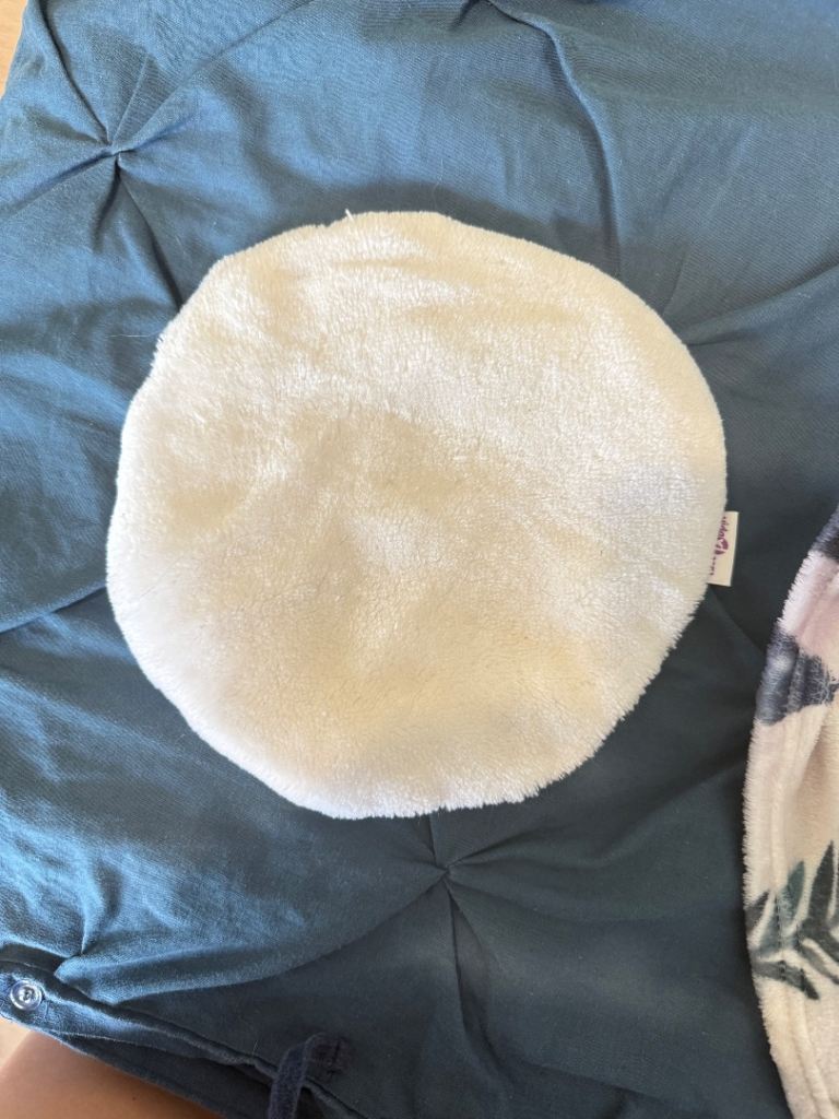vidaXL. com White Fluffy Round cushion for pets – Good Condition