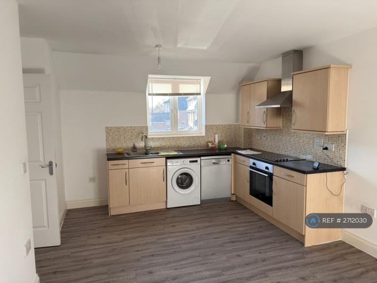 2 bedroom flat in Torun Way, Swindon, SN25 (2 bed) (#2712030)