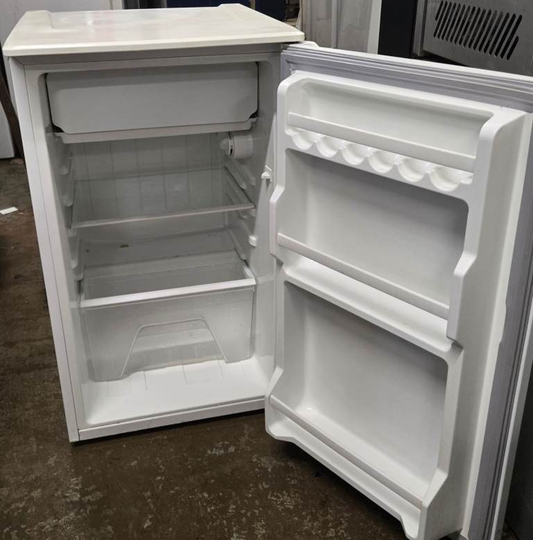 Igenix IG3900 Under Counter Larder Fridge with small freezer box, Mini Fridge Freezer 