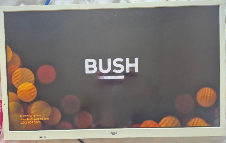 BUSH 24" White Smart HD Ready LCD Freeview TV/DVD