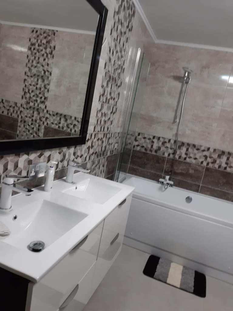 Handyman Building Tiling Bathrooms Plastering 