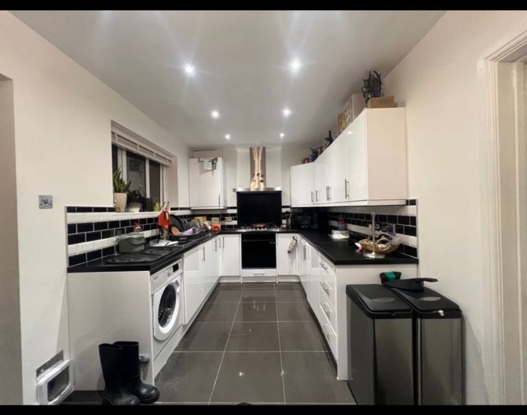 Double rooms to rent £850 inc bills 