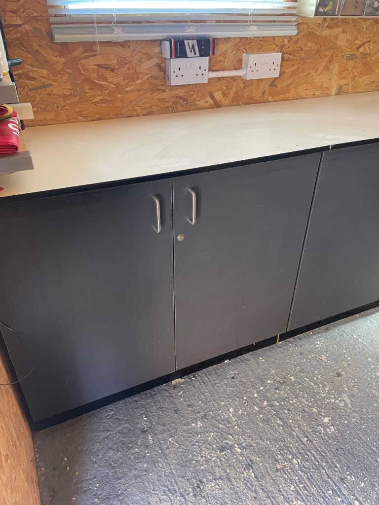 1cabinet currently used in the garage. Very well made, with 20 mm non-combustible worktop. 