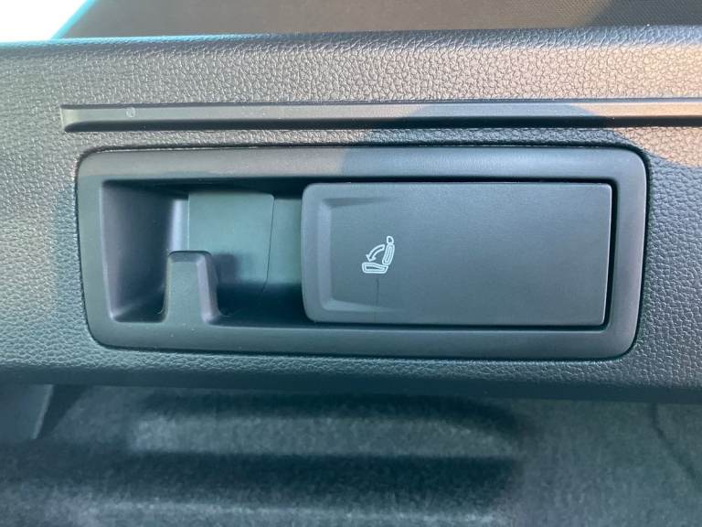 2025 SEAT Ateca 1.5 TSI EVO FR Black Edition 5dr Estate PETROL Manual