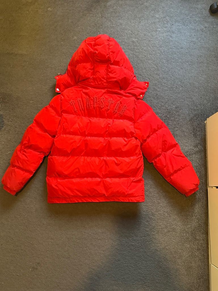 Red trap star iron gate puffer