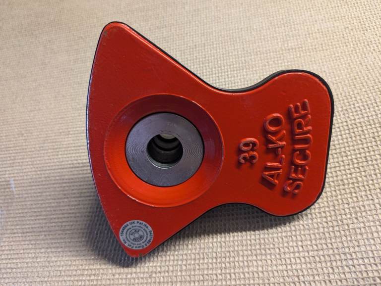 Caravan Alko wheel insert (Note: insert only) no. 39 with plastic insert. Very good condition.