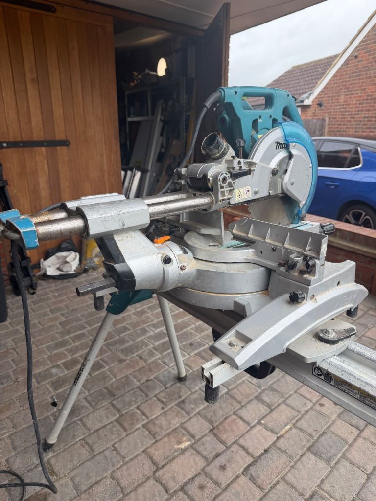 Makita chopsaw LS1018L with stand