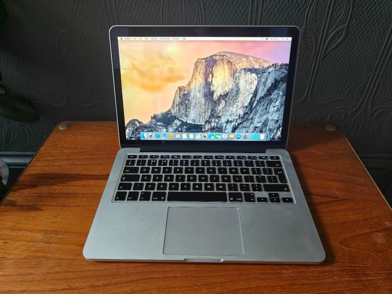 Apple MacBook Pro 13” Retina – i7 / 16GB RAM – 2015