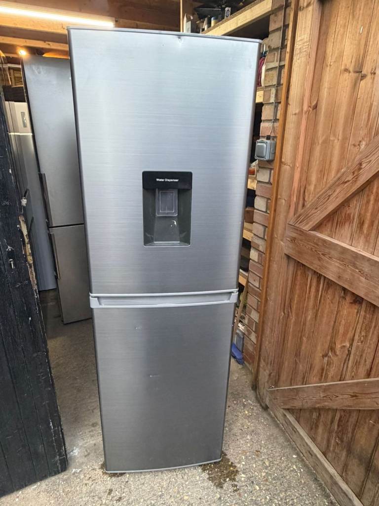 Fridgemaster Fridge Freezer with Water Dispenser – Good Condition