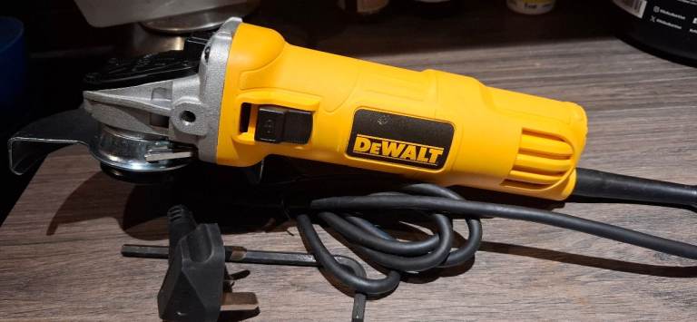 New dewalt 240v grinder 