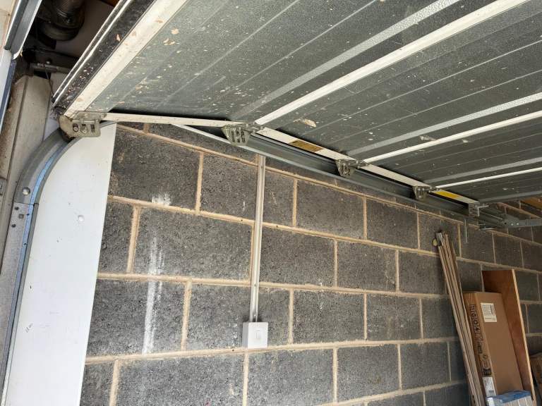 Electric garage door