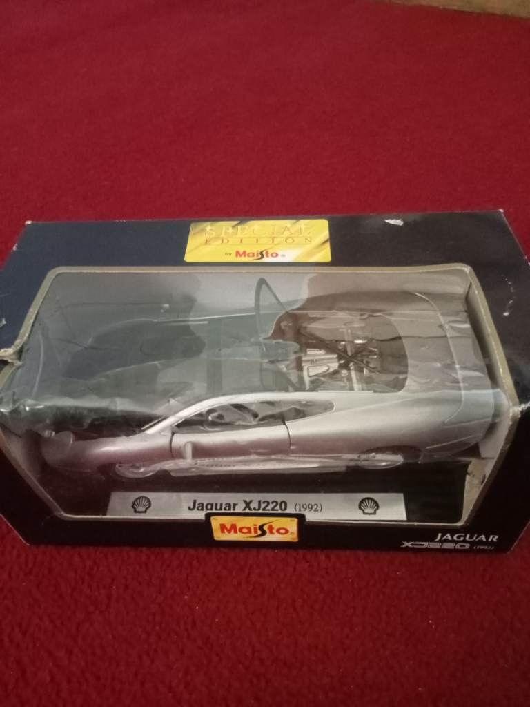 Jaguar xj 220