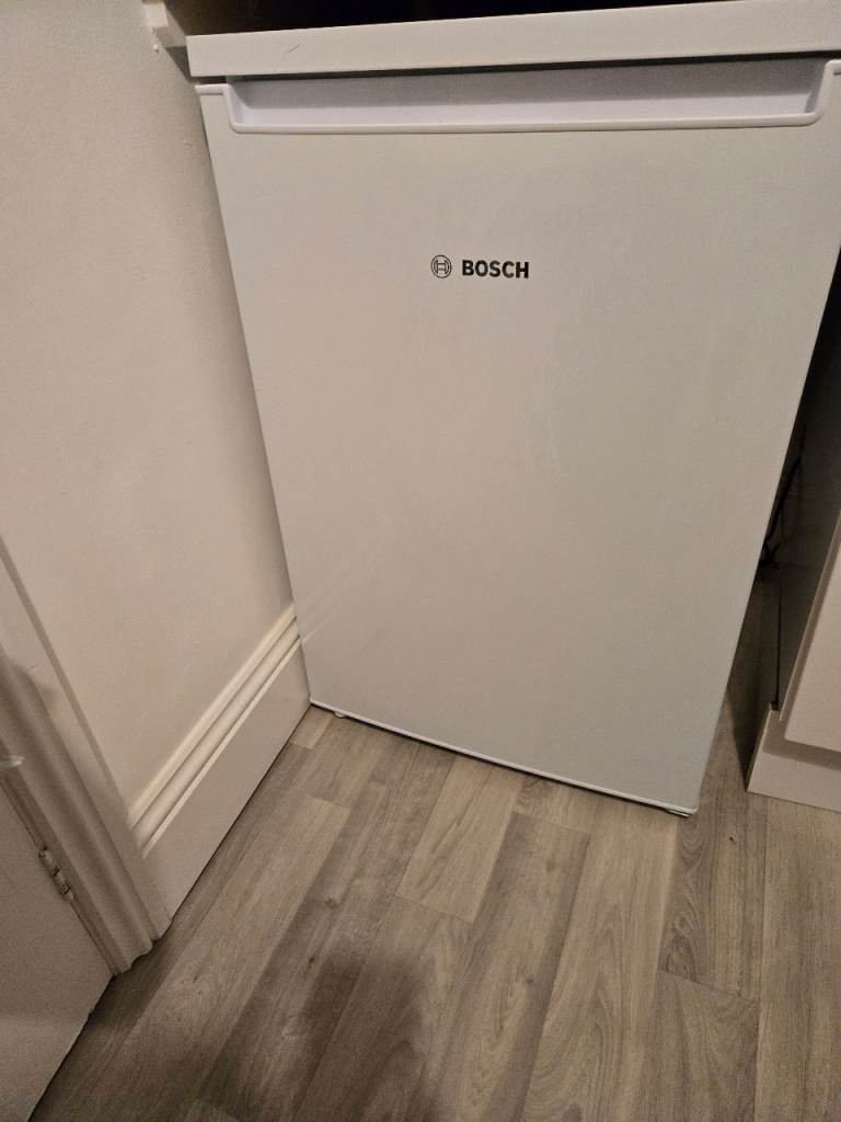 Bosch KTR15NWECG Under‑Counter Fridge – 1 Year Old, Excellent Condition