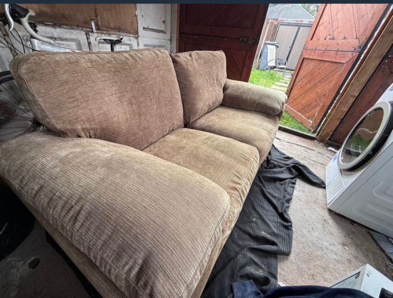 2x sofas / settees 