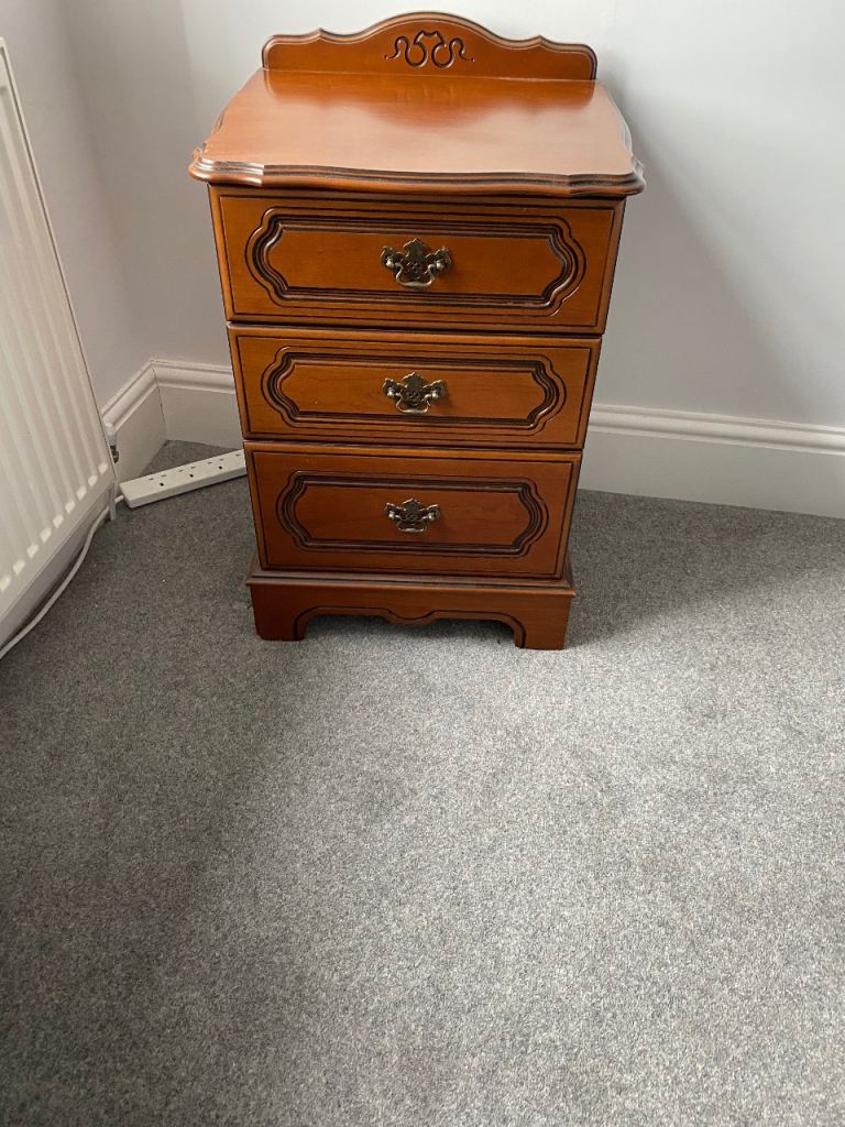 Cherry wood bedroom furniture 