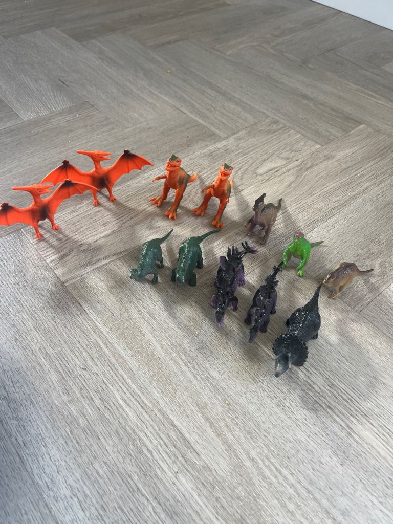 image for 12x dinosaur figures