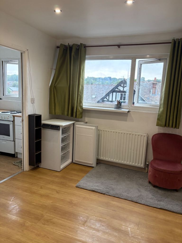 One bedroom stoudio flat 