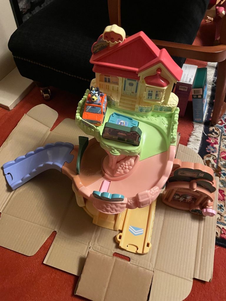 Bluey V tech toot toot drivers playset