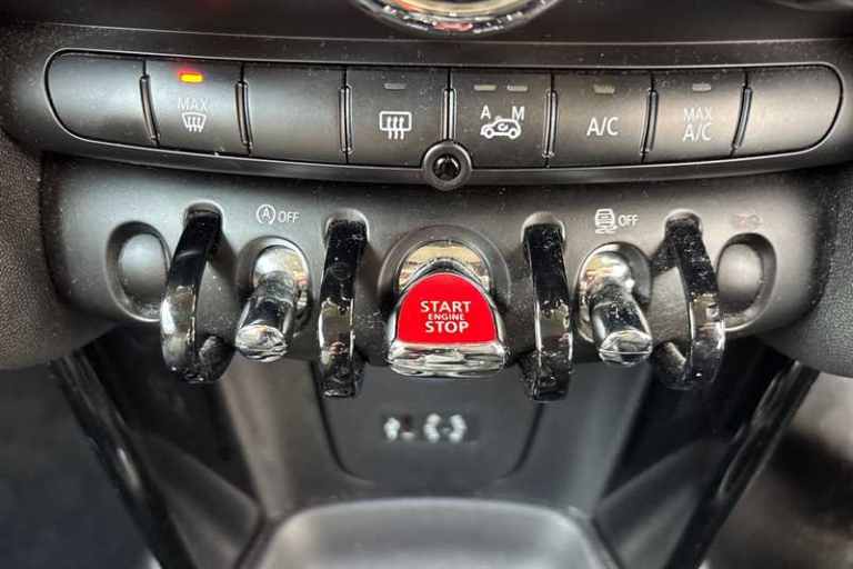 2017 MINI Hatch 2.0 Cooper S Hatchback 3dr Petrol Manual Euro 6 (s/s) (192 ps) Hatchback Petrol M...