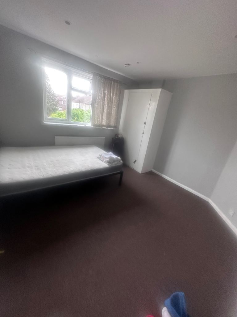 1 Room is available