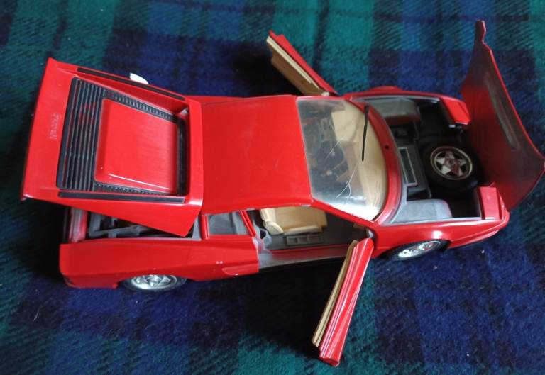 FERRARI Testarossa 1984 scale 1-18  3019 model