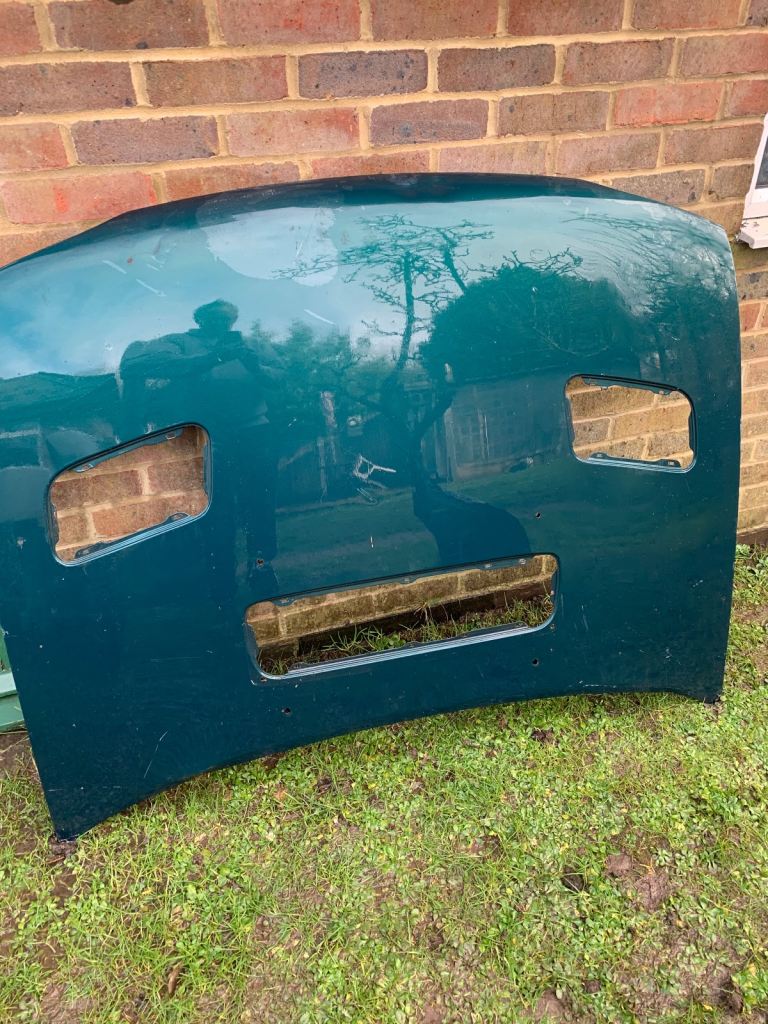 Subaru Impreza bonnet no vents has small damage 