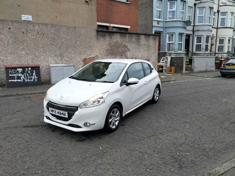 Peugeot, 208, Hatchback, 2013, Manual, 999 (cc), 3 doors