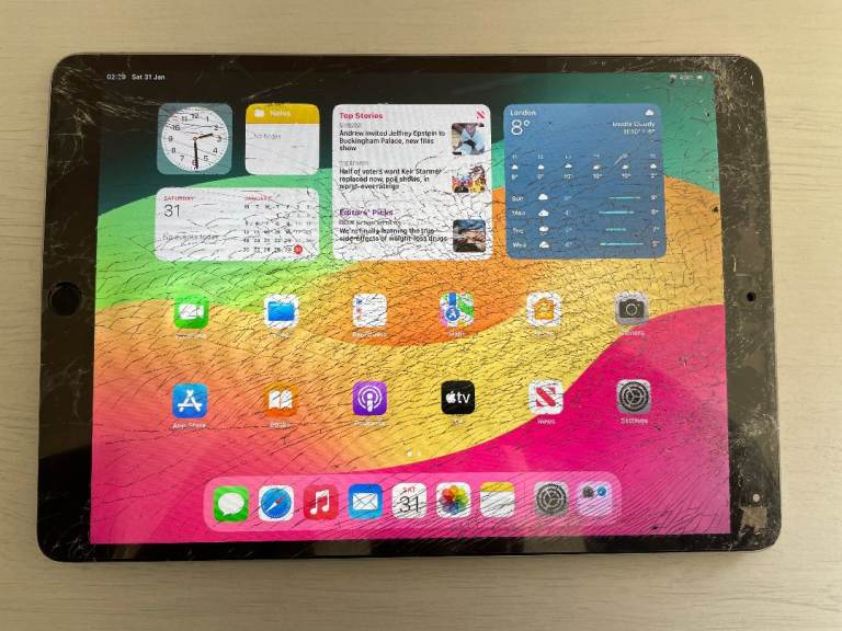 Apple iPad Pro 64GB, Wi-Fi + 4G (Unlocked), 10.5 in - Space Grey