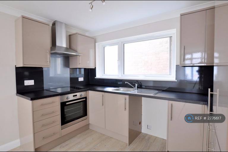 1 bedroom flat in The Barbican, Plymouth, PL1 (1 bed) (#2776617)