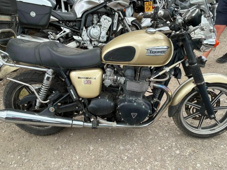 2012 12 TRIUMPH BONNEVILLE 865 Roadsterretro  29624 MILES