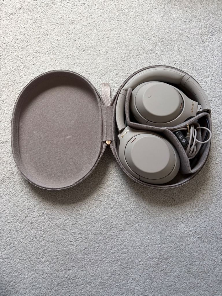 Sony wireless headphones WH-1000XM4