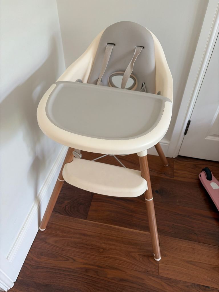 Mamas and papas Croissant Juice Highchair