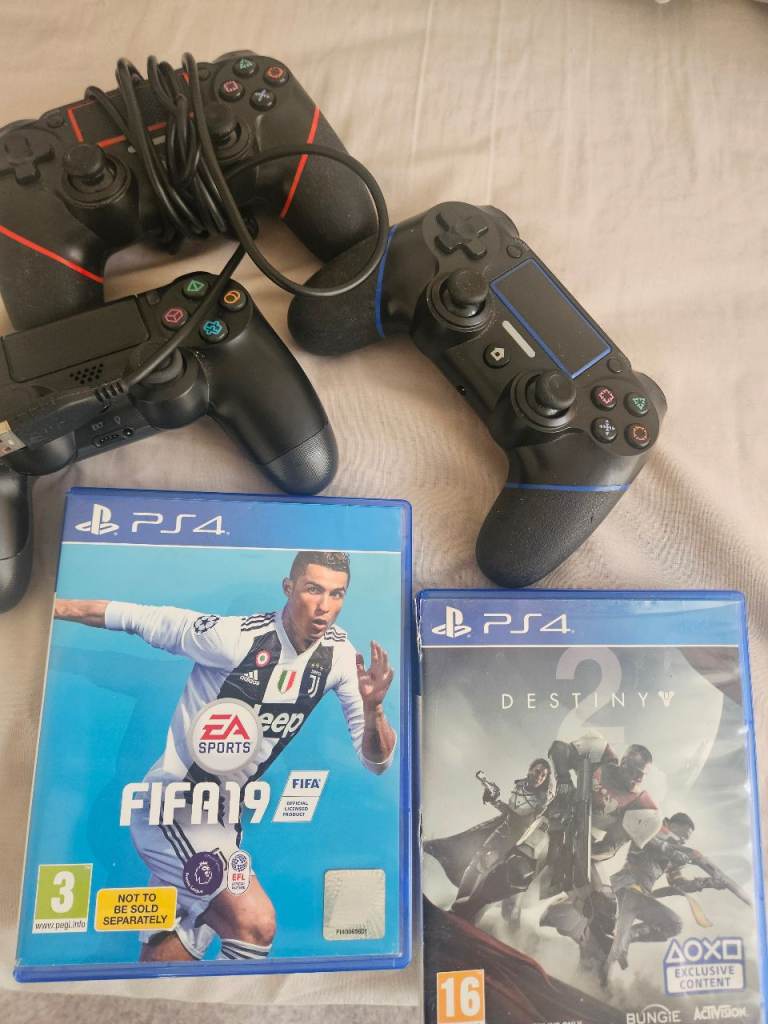 Ps4 controllers x 3 free Games Offer