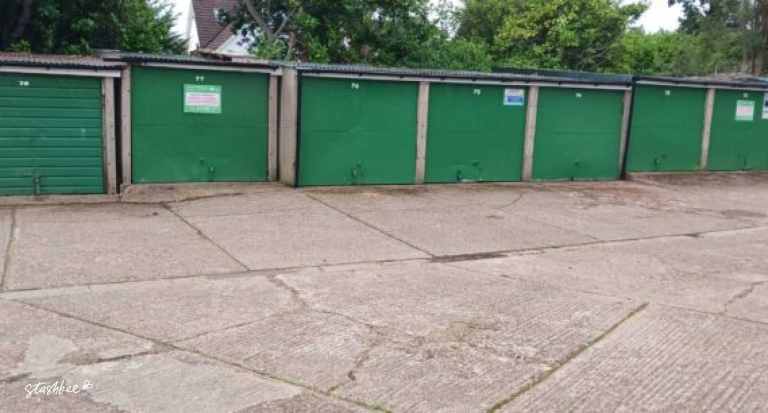 Garage to rent in St Albans (AL2) | Stashbee