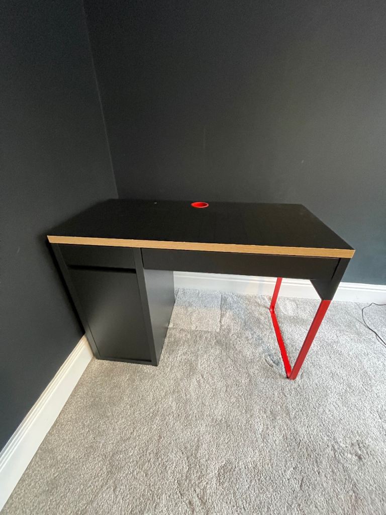 Black computer desk 