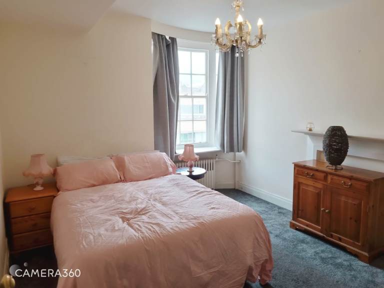 Double room for rent, 3 min walking from station