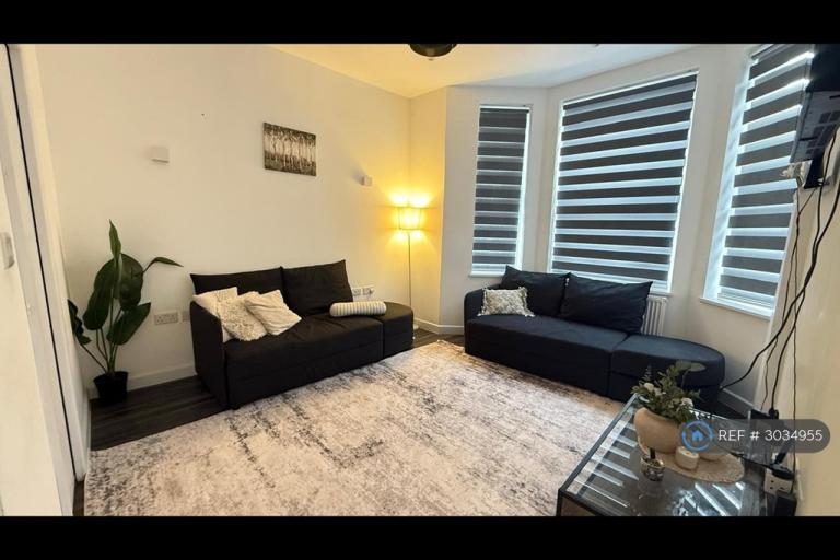 3 bedroom flat in Mount Road, London, NW4 (3 bed) (#3034955)